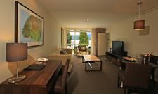 Deluxe Lakeview Suite - Lounge