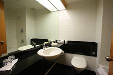 Gardenview & Lakeview Bathroom